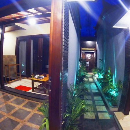 Villa Sahabat Τζίλι Τραγουανγκάν Δωμάτιο φωτογραφία